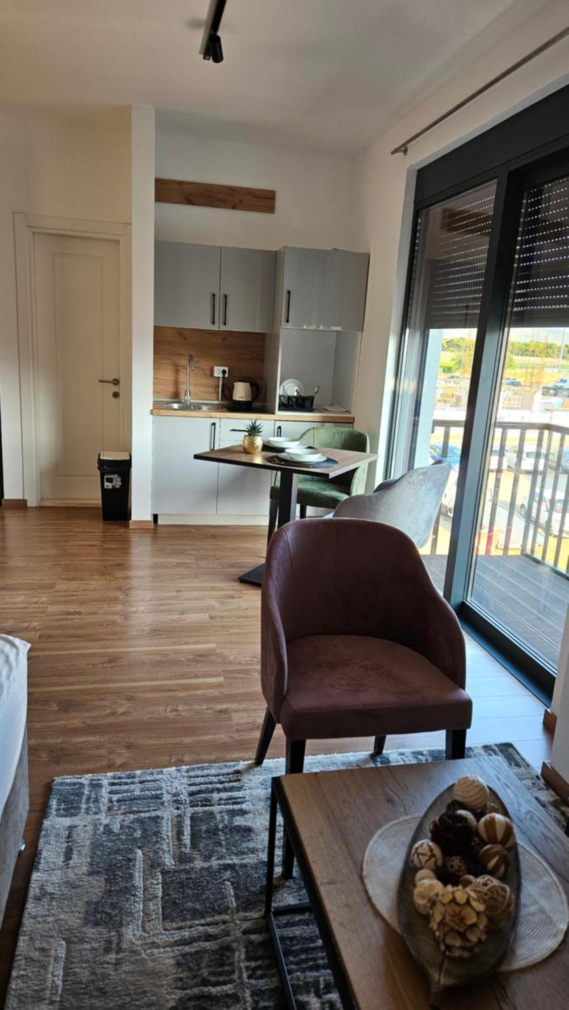 Podgorica Apartments Planet エクステリア 写真